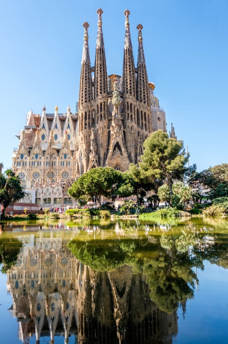 Los 6 monumentos imprescindibles de barcelona que debes ver - 4 Latas restaurante